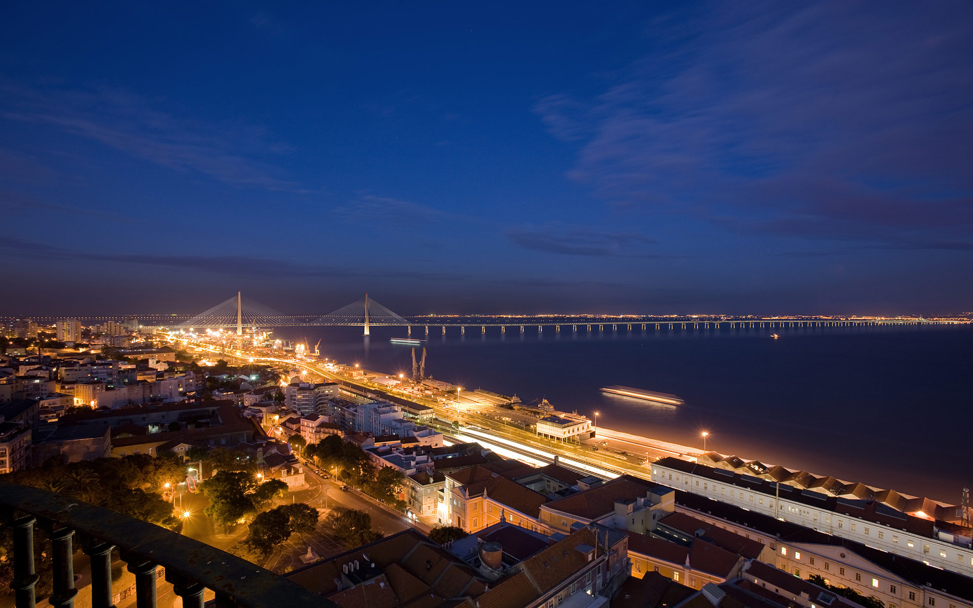 Nocturna New Lisbon Bridge474731372